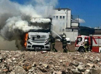 Körfez’deki Tır Parkında Yangın Çıktı