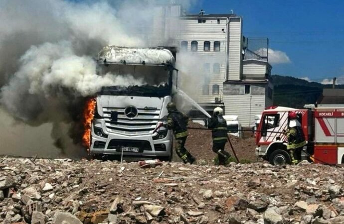 Körfez’deki Tır Parkında Yangın Çıktı
