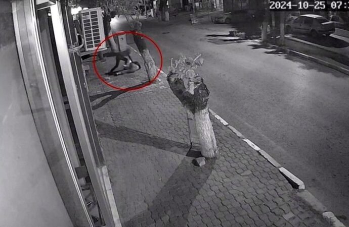 İzmir’de Bıçaklama Olayı Sanığı İçin Tutuklama Emri Çıktı