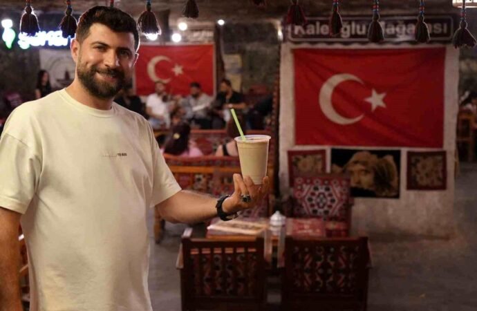 Gaziantep’te Yaz Sıcaklarında Soğuk Menengiç Kahvesi Tercih Ediliyor