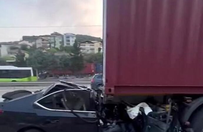 Kocaeli’de Trafik Kazası: İki Can Kaybı