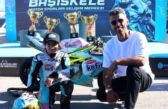 Zayn Sofuoğlu, Şampiyonluk Kupasını Babasından Aldı