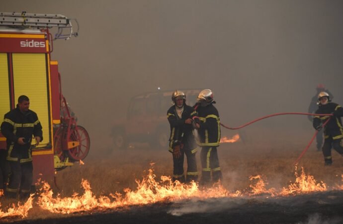 Fransa, Tarihinin En Büyük Yangın Sezonunu Yaşıyor