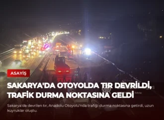 Sakarya’da Otoyolda Tır Devrildi, Trafik Durma Noktasına Geldi