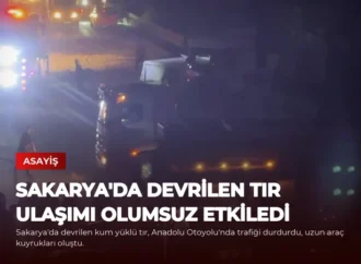 Sakarya’da Devrilen Tır Ulaşımı Olumsuz Etkiledi
